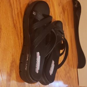 Skechers memory foam flip flops.